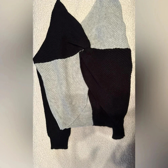 No Boundaries Sweaters - No boundaries women’s‎ Twisted Front Reversible Sweaterplus xxl black grey